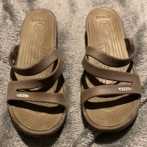 Crocs women’s Swiftwater Sandals Walnut